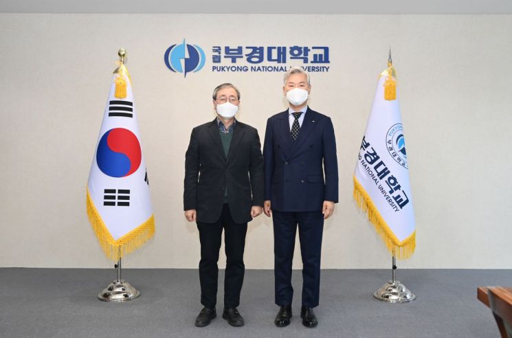 충북대 최호용 교수, 부경대에 장학기금 1000만원 기부