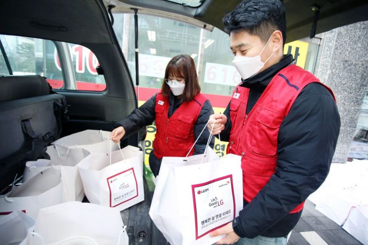 LG전자, 취약계층·자립준비 청년에 음식 키트 및 생필품 기부