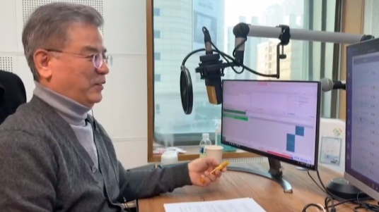 배우 강석우(65)가 지난 27일 코로나19 백신 3차 접종 이후 시력 저하로 라디오 방송에서 하차한다고 밝혔다. /사진=강석우 인스타그램 캡처