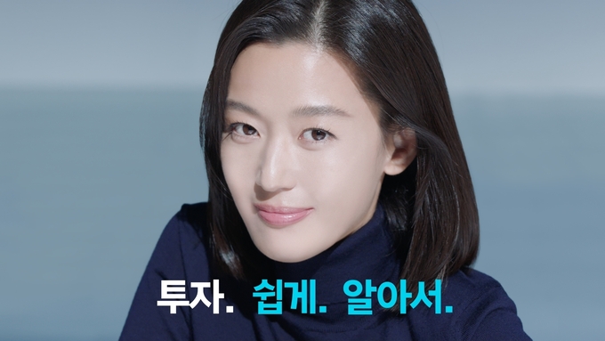디셈버앤컴퍼니자산운용이 운영하는 ‘핀트(fint)’ 모델 배우 전지현. 사진제공 = 디셈버앤컴퍼니자산운용