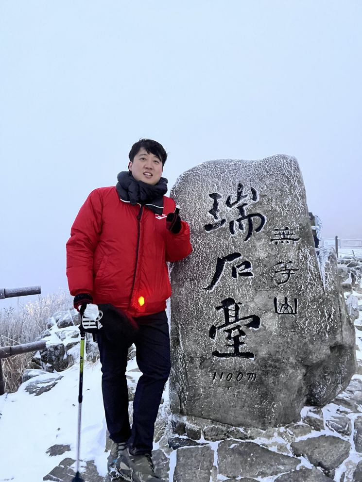 이준석 국민의힘 대표가 지난 1일 광주 무등산에 올랐다. (사진 제공=연합뉴스)