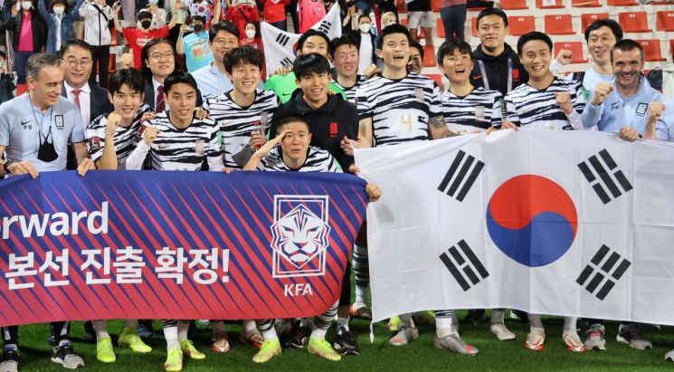 한국축구 10회 연속 월드컵 본선 진출(종합)