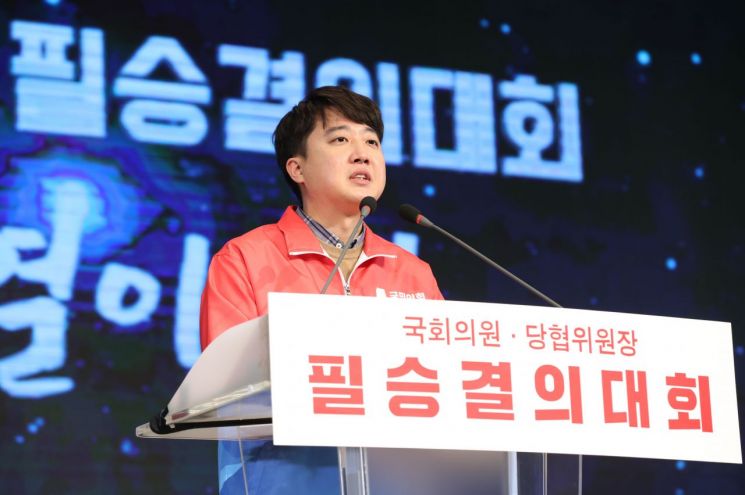 이준석 "여론조사 단일화? 安 처지에 가당치 않다"
