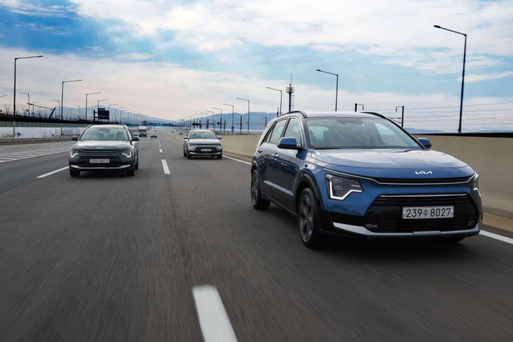 [타볼레오]연비 25㎞/ℓ…더 커지고 잘 생겨진 ‘니로’