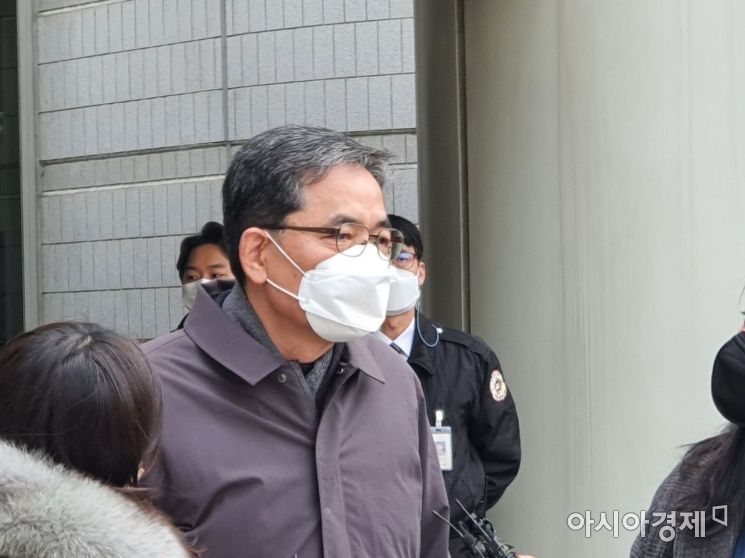 곽상도 전 국민의힘 의원이 지난 2월4일 구속 전 피의자 심문(영장실질심사)을 마치고 법원을 나오고 있다.