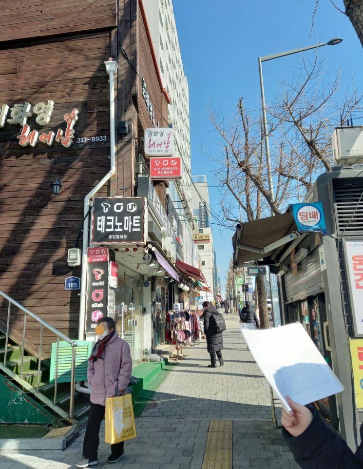 용산구, 한남오거리 보도육교 승강기 운행 시작...성동구, 버스정류장 17곳 온열의자 설치