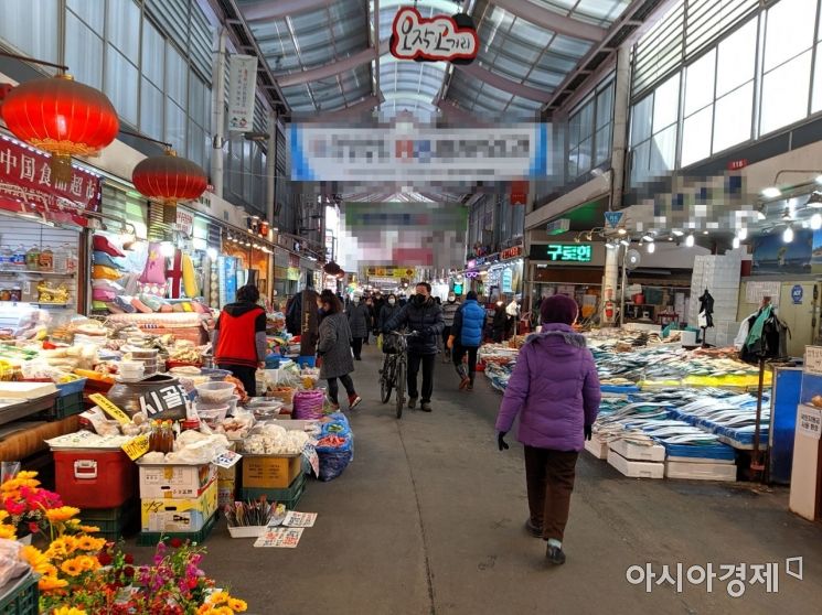 7일 오후 서울 구로구 남구로시장 내 모습. 시민들이 장을 보고 있다. 사진=윤슬기 기자seul97@asiae.co.kr