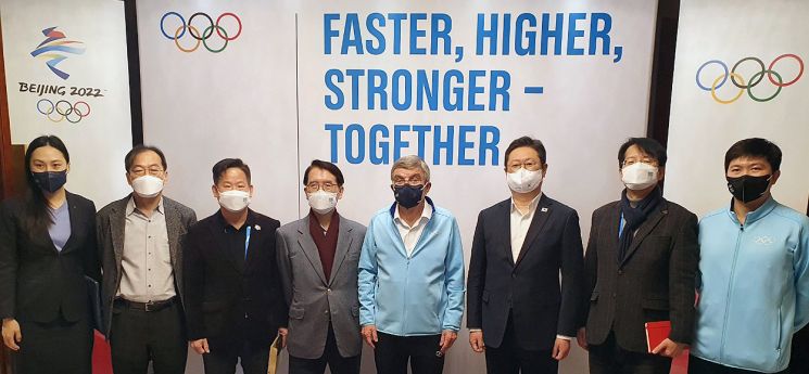 [올림픽]황희 장관, 바흐 IOC 위원장 만나 '문화올림픽' 제안