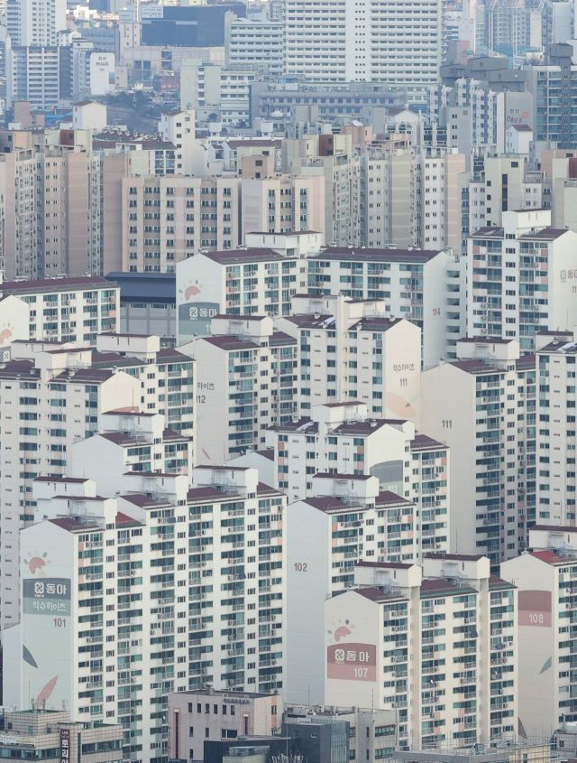 서울 남산에서 바라본 시내 아파트 단지의 모습.