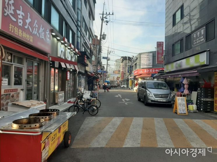 [르포] "하루이틀 일 아니죠" '편파 판정' 논란에 혐중 정서…중국동포 '한숨'