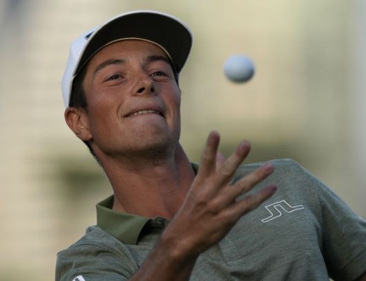 ‘핫 가이’ 호블란 "넌 도대체 누구니?"