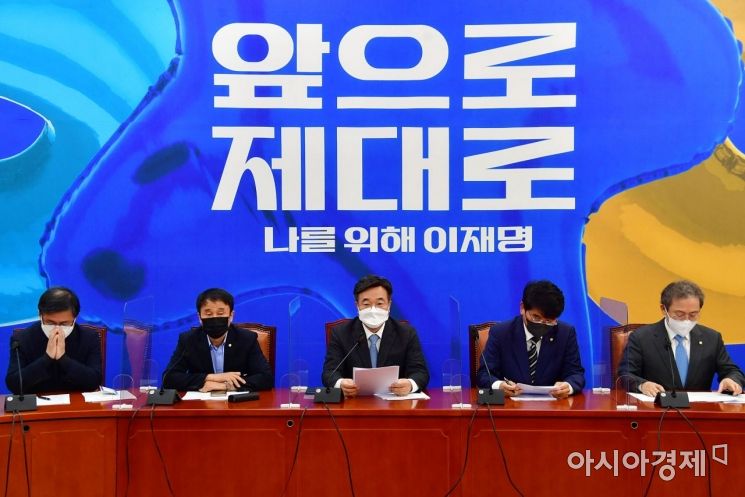 윤호중 더불어민주당 원내대표가 10일 국회에서 열린 정책조정회의에 참석, 모두발언을 하고 있다./윤동주 기자 doso7@
