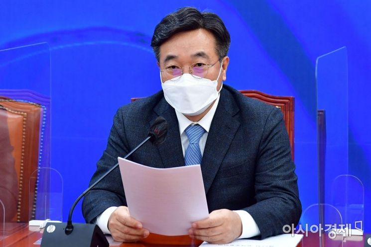 윤호중 더불어민주당 원내대표가 10일 국회에서 열린 정책조정회의에 참석, 모두발언을 하고 있다./윤동주 기자 doso7@