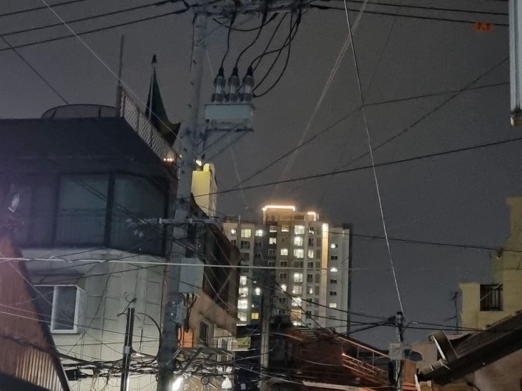 효창공원역 일대 공인 관계자들은 "주민들의 찬반이 갈리는 상황"이라고 전했다. 효창공원앞역 일대 사진./사진=황서율 기자