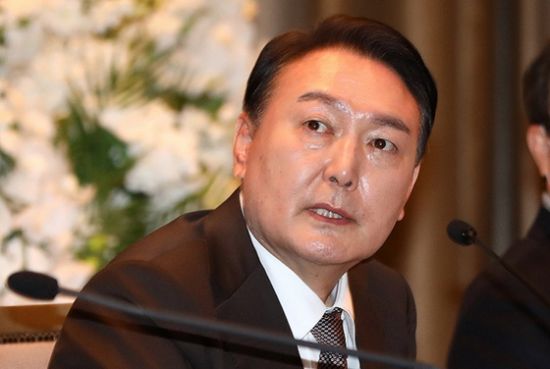 윤석열 국민의힘 대선 후보가 지난 8일 오후 서울 송파구 교통회관에서 열린 '힘내라 택시! 소통의 날' 정책간담회에서 질문에 답하고 있다. /사진=연합뉴스, 국회사진기자단