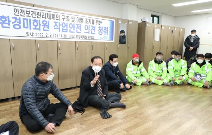 [포토]성장현 용산구청장, 중대재해 대상 시설물 안전점검