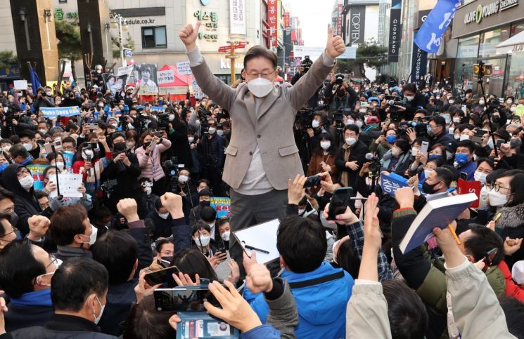 [민심탐방]'대선 풍향계' 충청·제주, 李·尹 '팽팽'…安·尹 단일화 관심도↑