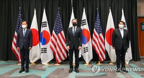 한미일외교장관 "北미사일 규탄, 불법활동중단·대화 촉구"