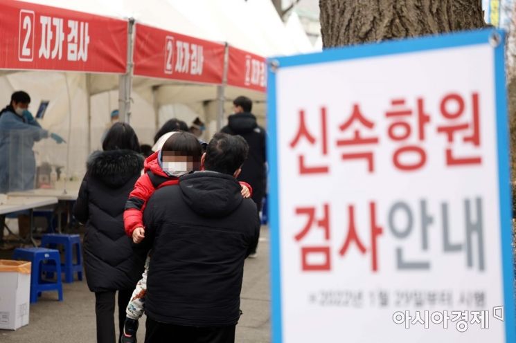 코로나 고위험군 180만명 4차 접종 시작…"일반인은 검토안해" 