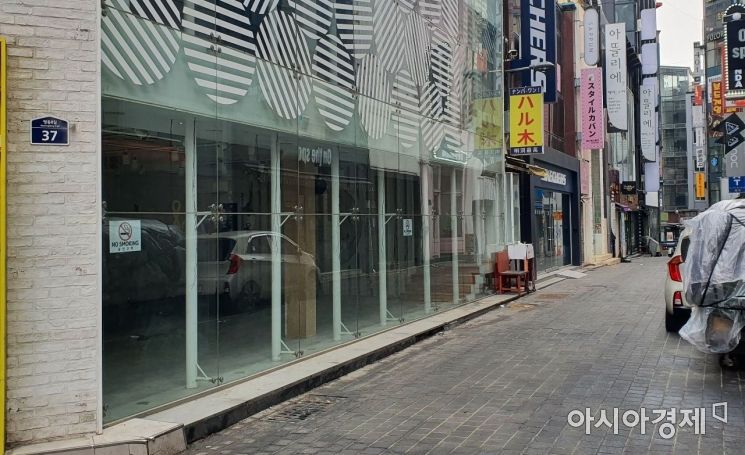 한산한 명동 골목. 공실도 보인다. 사진=강우석 인턴기자 beedolll97@asiae.co.kr