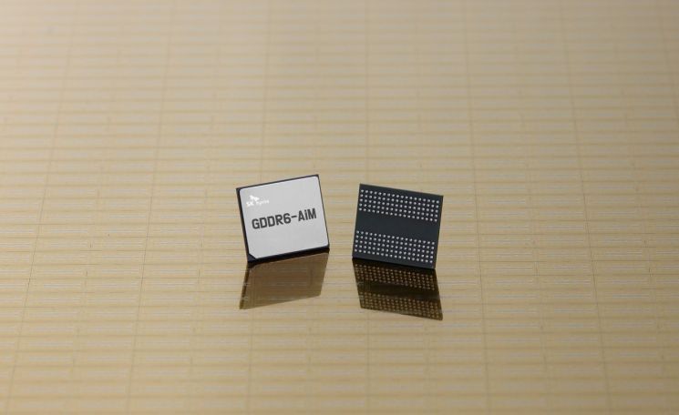 SK하이닉스가 개발한 차세대 메모리반도체 PIM이 적용된 ‘GDDR6-AiM’ (사진=SK하이닉스 제공)