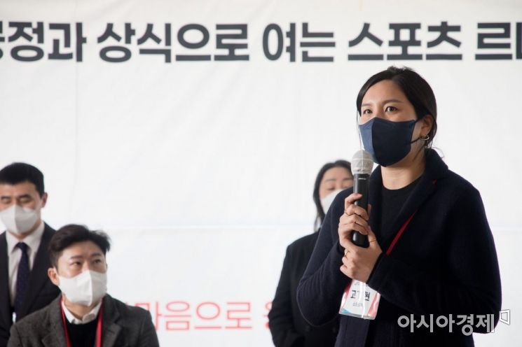 16일 서울 여의도의 한 카페에서 올림픽 금메달리스트 고기현 전 쇼트트랙 선수가 윤석열 국민의힘 대선 후보 지지 선언을 하고 있다./윤동주 기자 doso7@