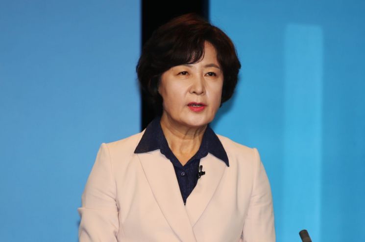 지난해 9월19일 오후 광주 남구 광주MBC 공개홀에서 열린 더불어민주당 대선 후보자 토론회에서 추미애 당시 예비후보가 발언하는 모습. 추 후보는 "왜 분노의 화살을 우리 당 후보에게 돌리나"라며 이재명 후보를 적극 두둔했다. / 사진=연합뉴스