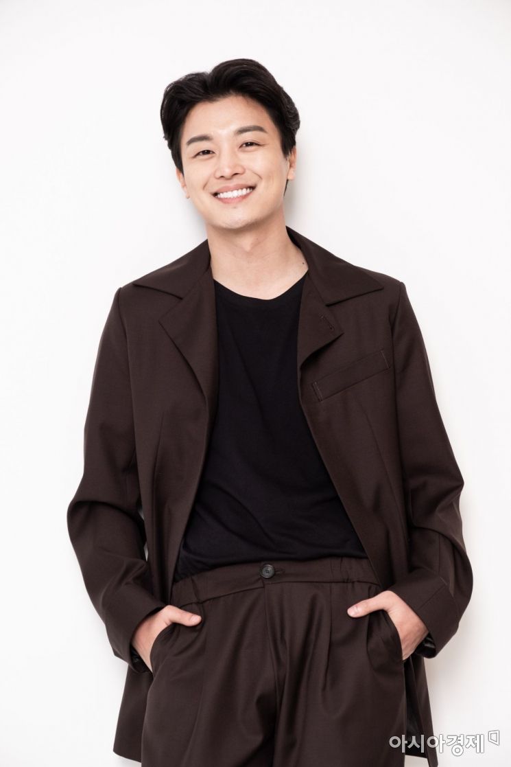 [인터뷰] 연우진 "베드신은 짐승처럼…계속 벗고 있었다"