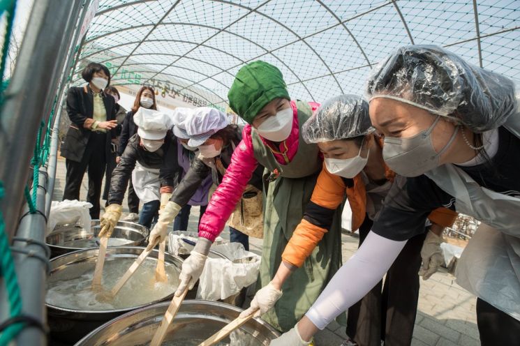 중랑행복농장 텃밭 265구좌·배나무 25그루 분양...   영등포구, 어린이집 신속항원검사키트 13만 개 지원