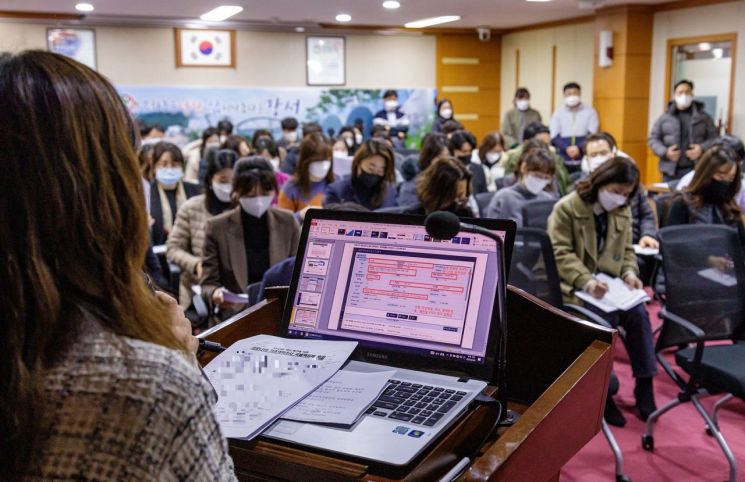 금천구 ‘금천형 관리’ 재택치료 사각지대 없앤다...강동구, 재택치료자에 도시락 배달