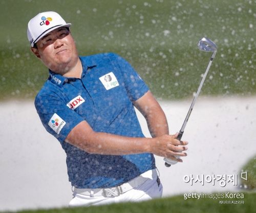 임성재가 혼다클래식 둘째날 3번홀에서 벙커 샷을 시도하고 있다. 팜비치가든(미국)=Getty images/멀티비츠