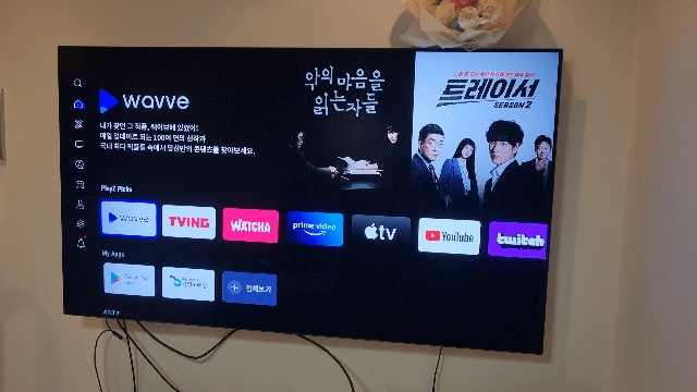 SK브로드밴드의 '올인원 플레이박스' 플레이Z를 거실 TV에 연결해봤다. 사진=차민영 기자
