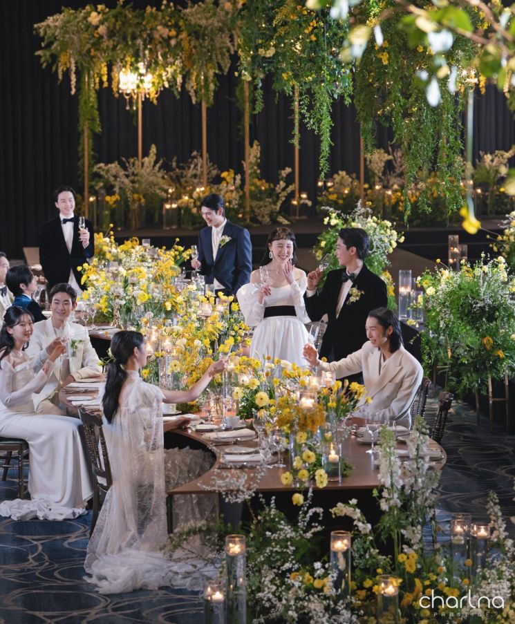 "숲속 오솔길 테마 결혼식" 파라스파라 서울, 웨딩 쇼케이스 개최