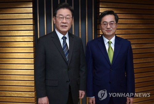 [단독]尹·安 새벽협상 때, 李는 통합정부 행보..이재명-김동연 회동