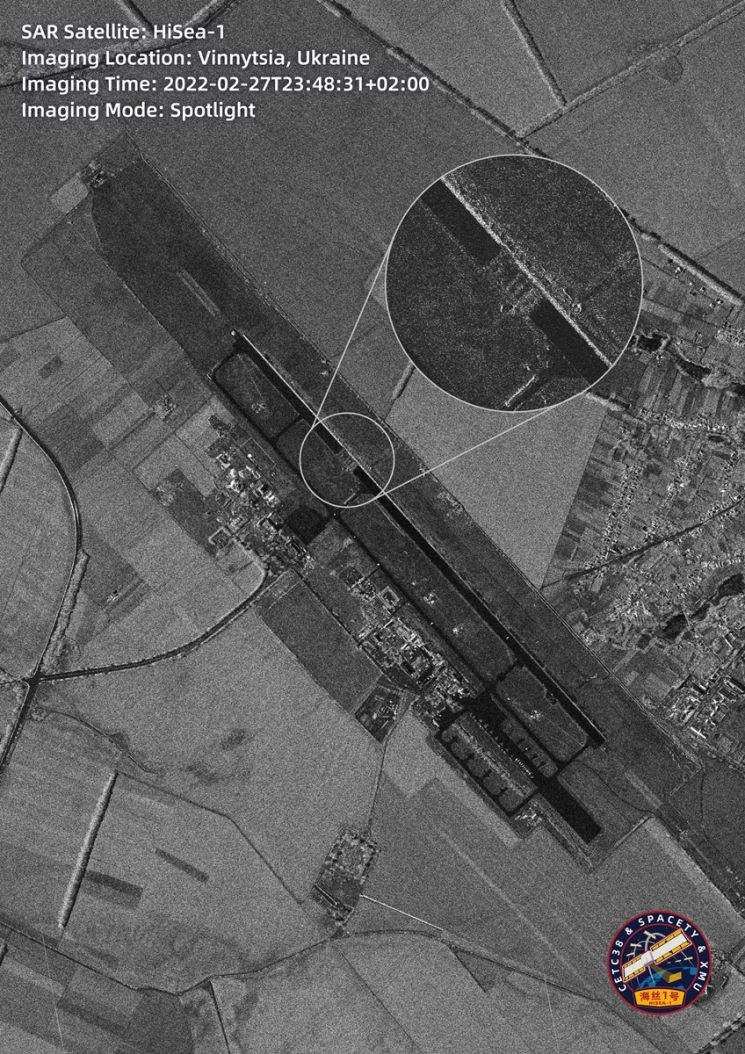 중국 관영매체 글로벌타임스는 최근 위성 데이터 서비스 공급업체인 스페이스티로부터 제공받았다면서 우크라이나 빈니차 공군 기지 활주로 사진을 상세히 보도했다. 이 매체는 2월 21일과 24일 사이에 찍힌 위성 사진을 비교한 결과, 러시아 미사일이 24일 오후 5시 이전에 활주로에 떨어진 것으로 추정했다.