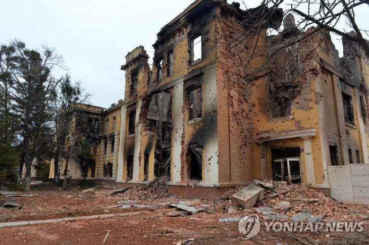 러시아 포격으로 파괴된 우크라이나 제2도시 하리코프의 한 학교. / 사진=연합뉴스
