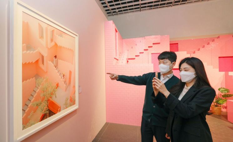 “더현대 서울에서 테레사 프레이타스 사진 관람 어떠세요”