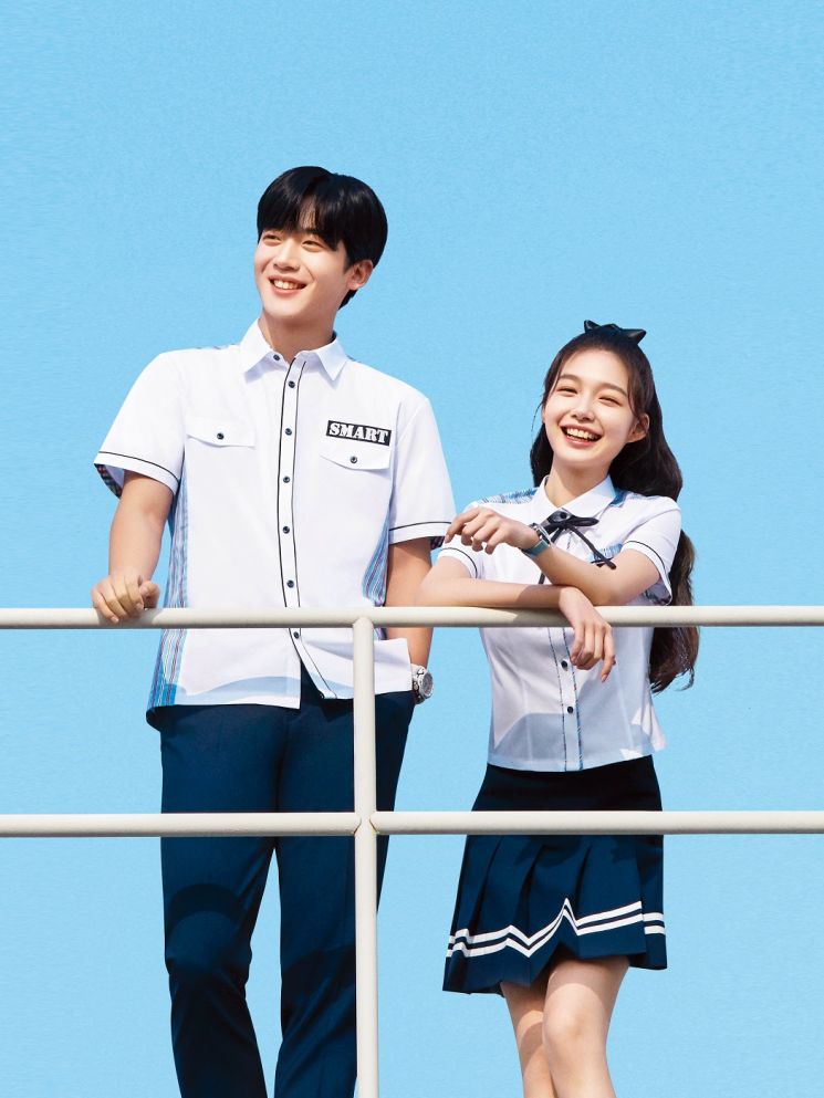 스마트학생복, 브랜드 전속 모델 김요한 X 김이온 발탁 2022 S/S 화보 공개