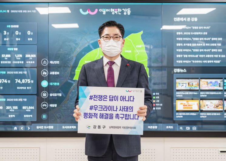 [포토] 김부겸 국무총리 염리초등학교 방역점검 나서