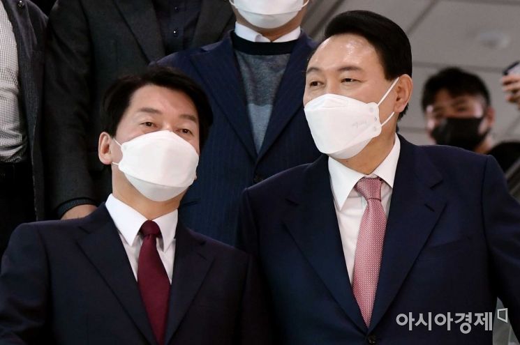 "단일화 부른 캔맥주, 갈등 봉합한 치맥"…비판받던 尹의 '음주 정치', 빛 발했나