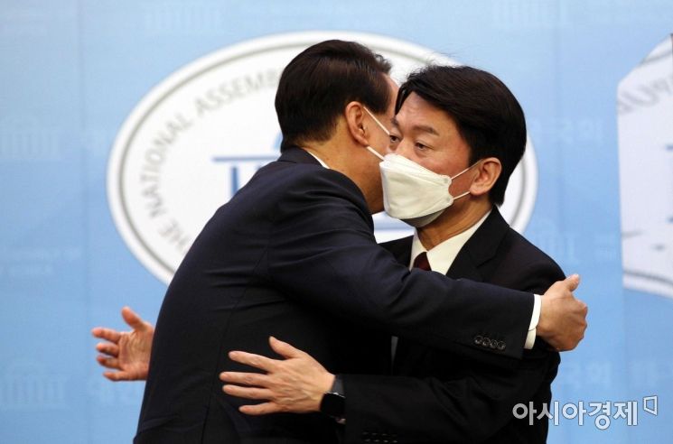 안철수 "단일화 도왔던 일부 세력 진정성 깎아 내려"