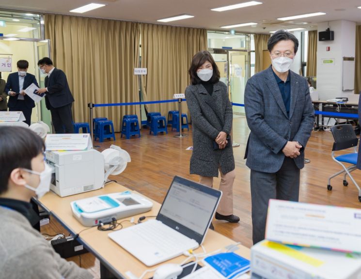 [포토]문석진 서대문구청장 '우크라이나 국민 응원 챌린지' 참여 