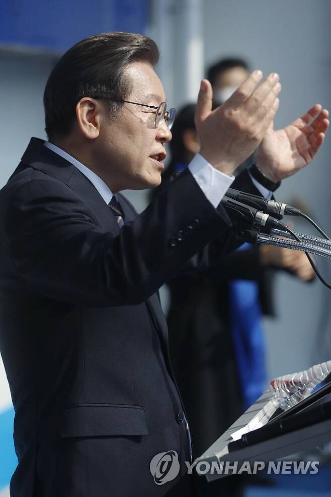 [현장in]이재명 尹겨냥 “전쟁 좋아하는 대통령 안된다” 강원 유세 포문
