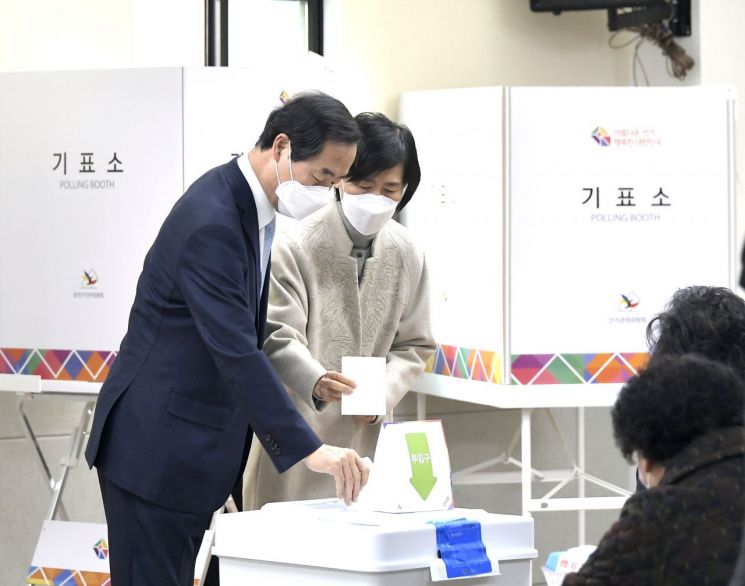 [포토]유덕열 동대문·노현송 강서·문석진 서대문·류경기 중랑·채현일 영등포구청장 사전 투표 마쳐 