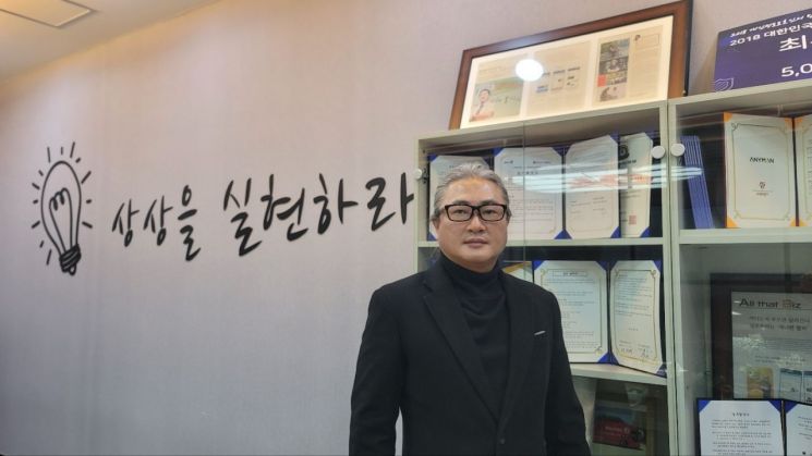 애니맨을 운영하는 윤추황 에이에스엔 대표