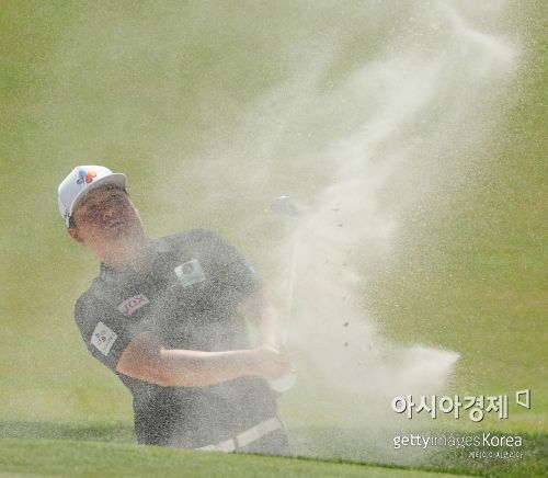 임성재가 아널드파머인비테이셔널 최종일 2번홀에서 벙커 샷을 시도하고 있다. 올랜도(미국)=Getty images/멀티비츠