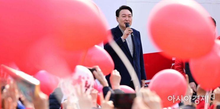 [포토] 김만배 녹취록 공개된 날, 이재명 '안방'경기도 찾은  윤석열