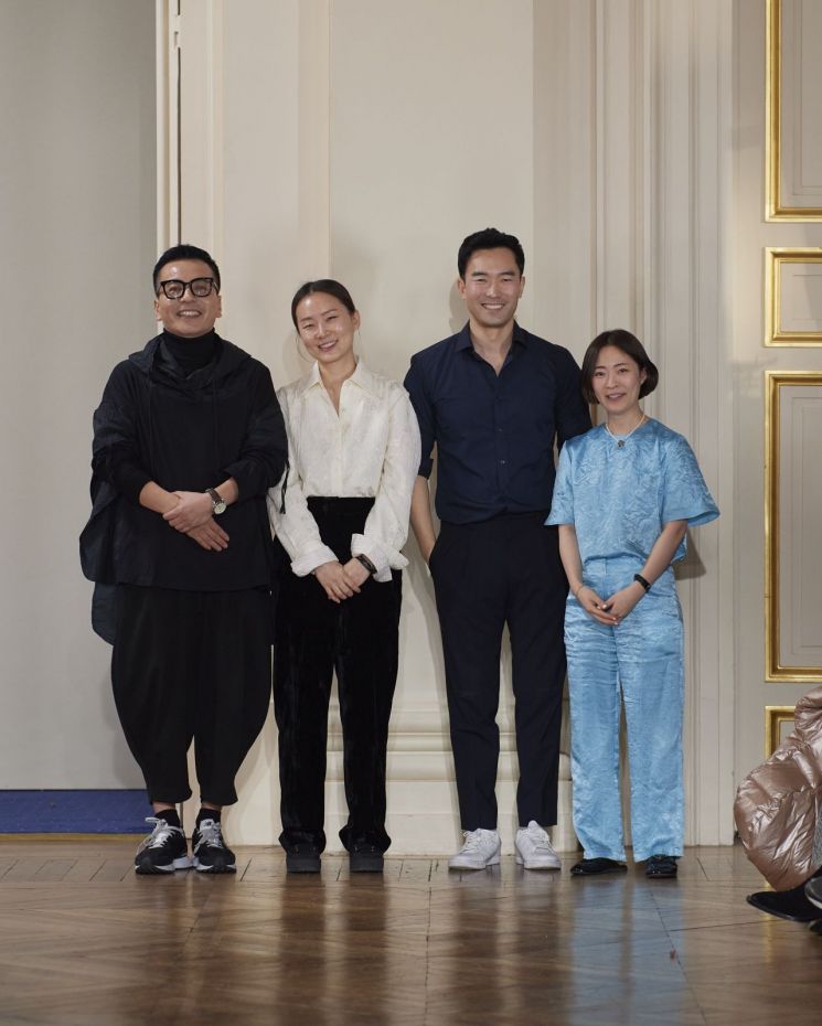 파리패션위크 참석 디자이너 왼쪽부터 두칸 최충훈, 잉크 이혜미 디자이너, 라이 이청청, 분더캄머 신혜영.