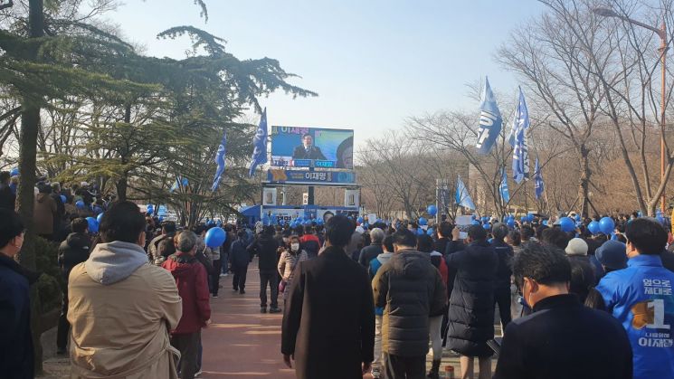 [현장in]‘보수 심장’ 대구 “열에 아홉은 尹입니더” 물밑선 “TK 싹쓸이, 나아진 게 뭐가 있노”