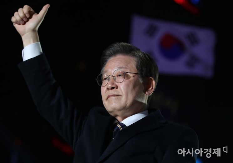 이재명 더불어민주당 대선후보가 8일 서울 청계광장 일대에서 열린 ‘국민의 꿈이 이재명의 꿈입니다’ 서울 집중 유세에서 지지를 호소하고 있다./국회사진기자단